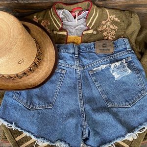 VINTAGE WRANGLER DENIM CUTOFF SHORTS MED WASH SZ32